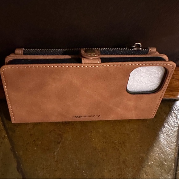 CaseMe Magnetic Wallet Case iPhone 12 & 12 Pro NEW Never Used!! - Picture 7 of 8